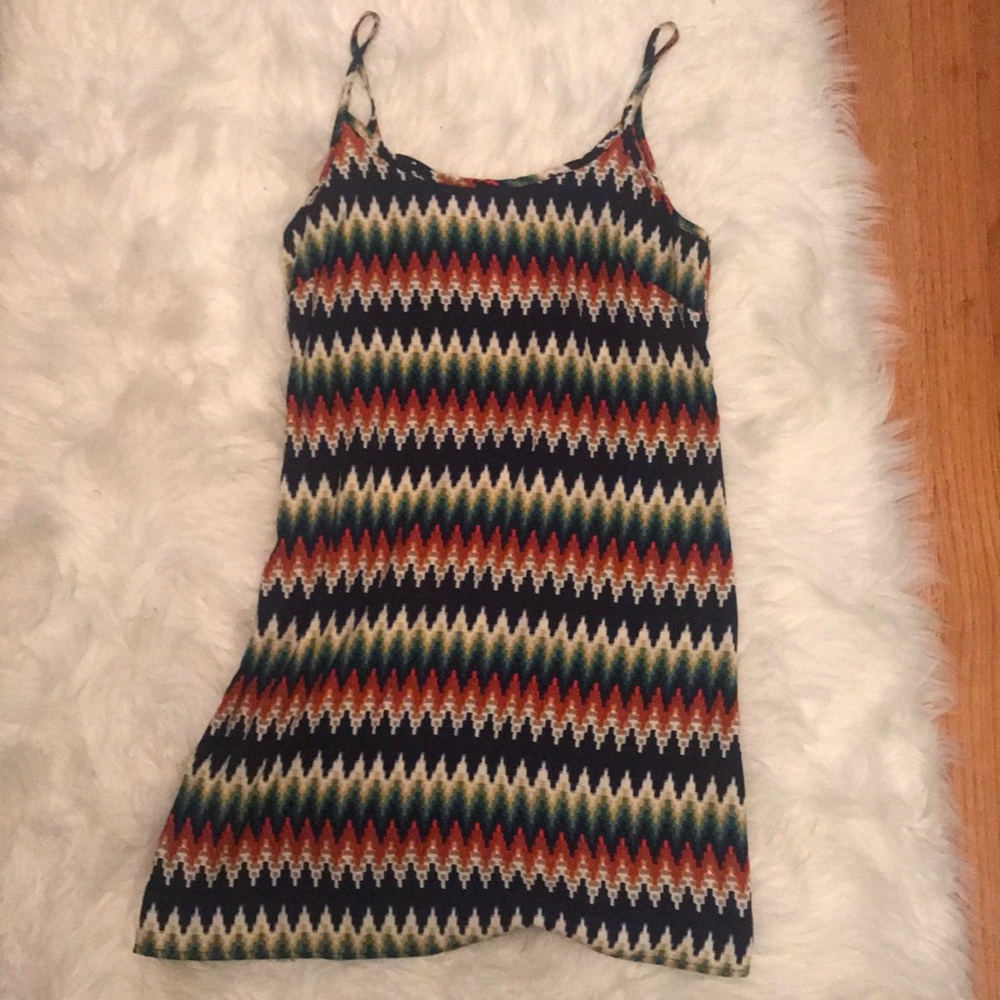 Sun dress crosses in the back